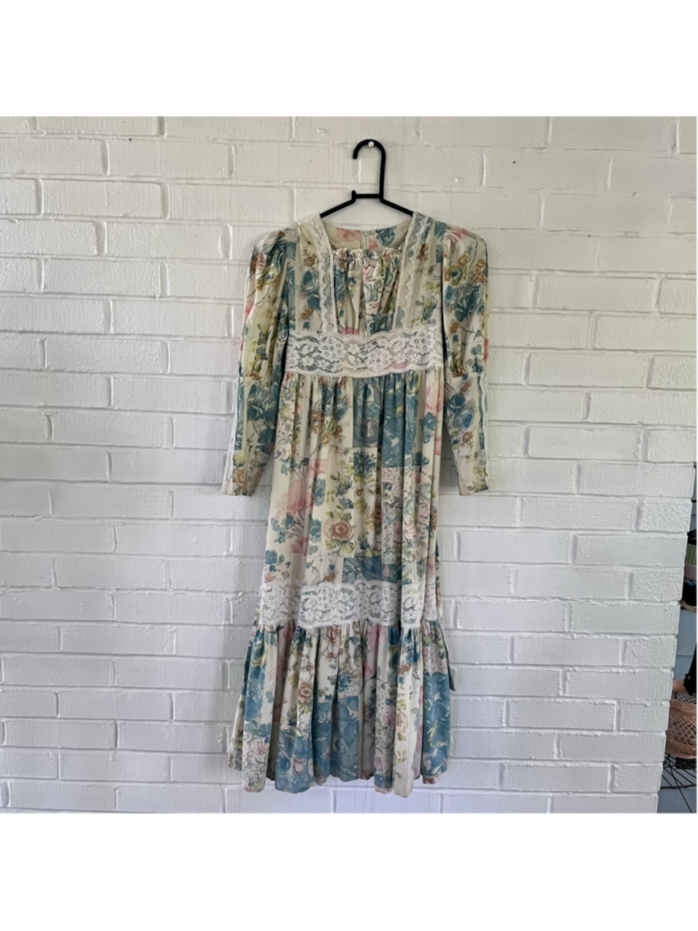 Vintage 70s girls floral prairie maxi dress.